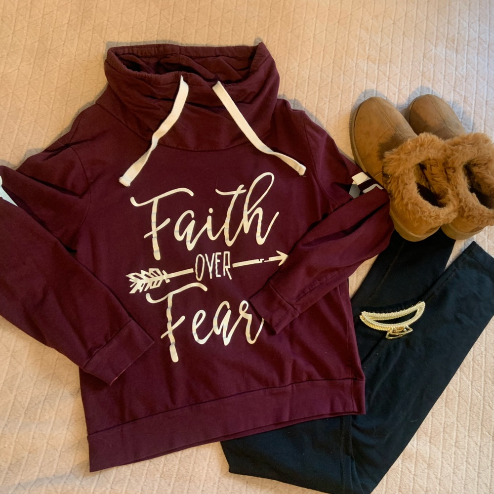 “Faith Over Fear” Sweatshirt ❤️
